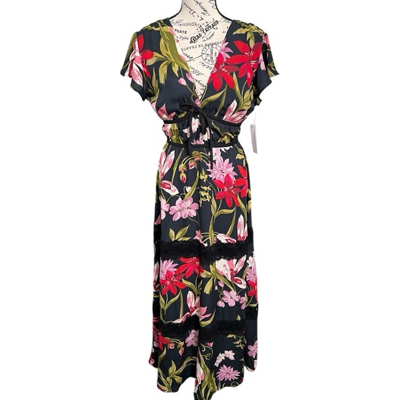 Lace Trim Maxi Dress - Picture 6 of 17